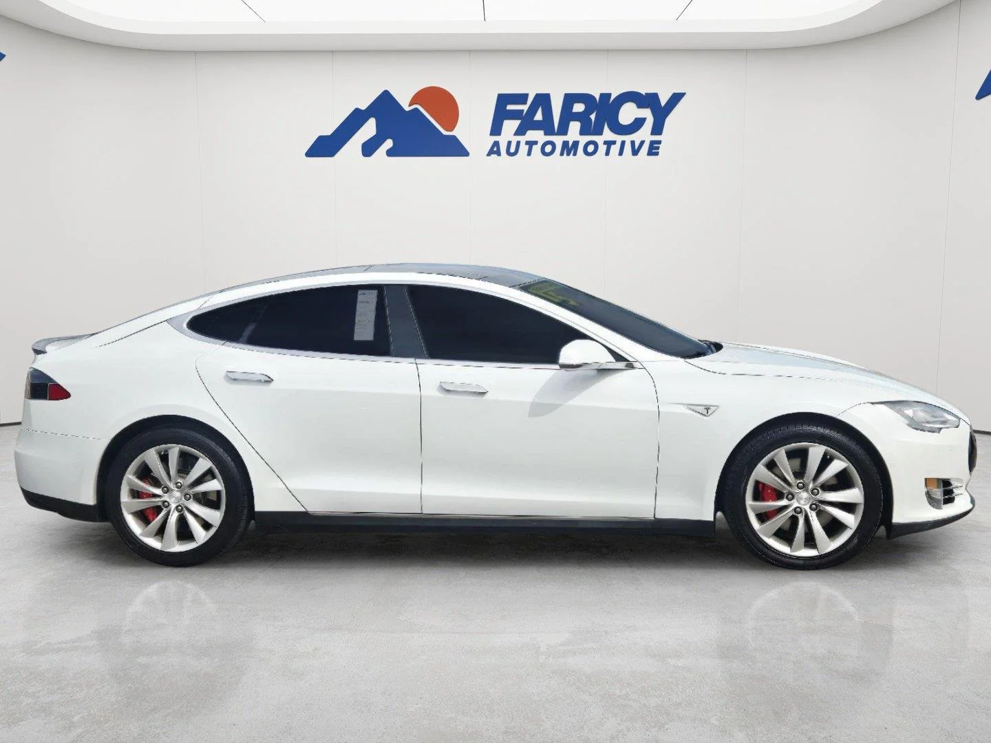 Used 2015 White Tesla P85D image 4