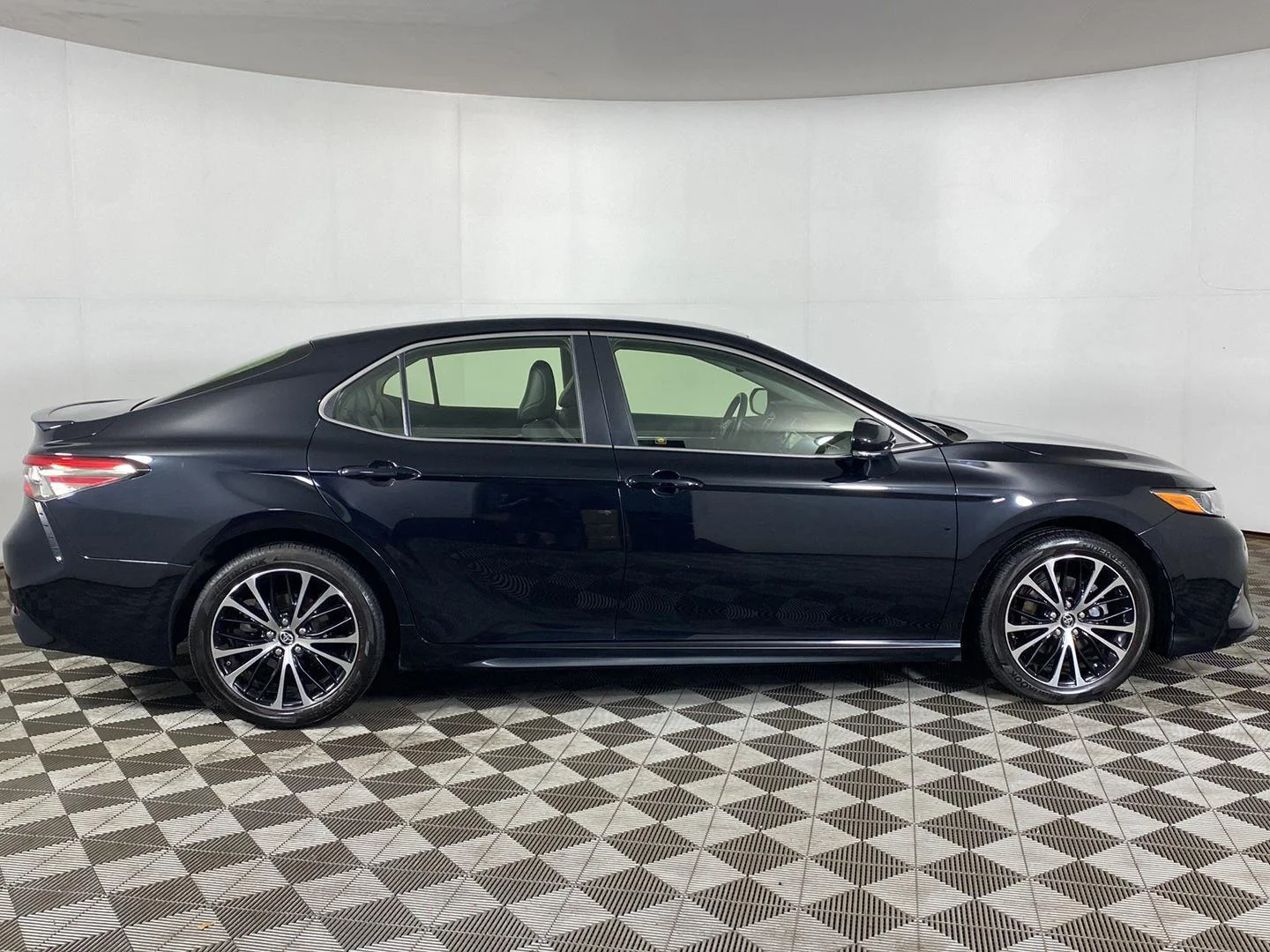Used 2018 Midnight Black Metallic Toyota SE image 7
