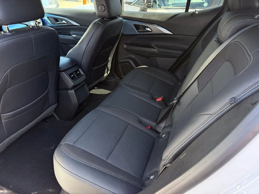 Used 2024 Summit White Chevrolet 2LT image 5