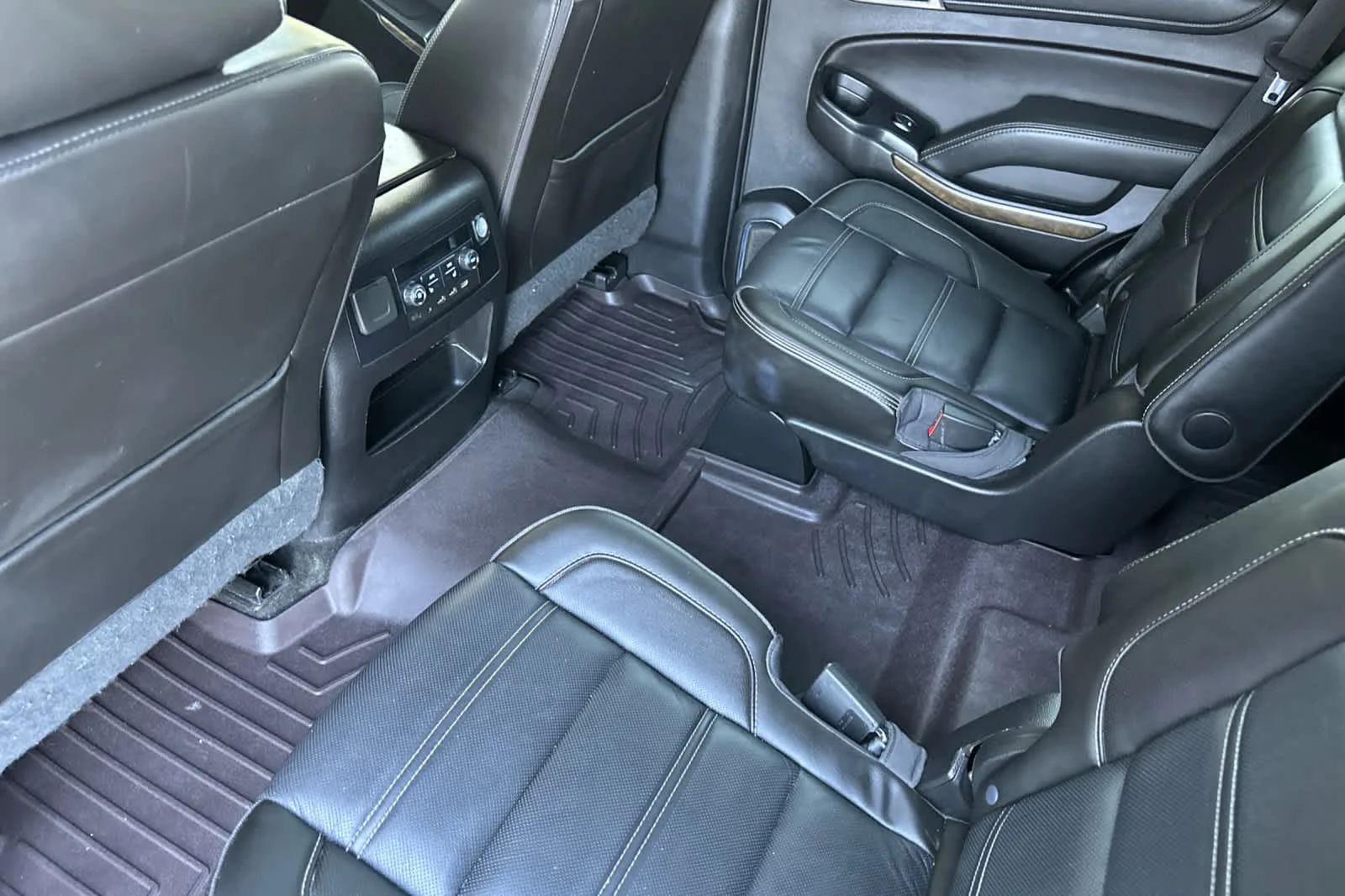 Used 2018 Quicksilver Metallic GMC Denali image 4