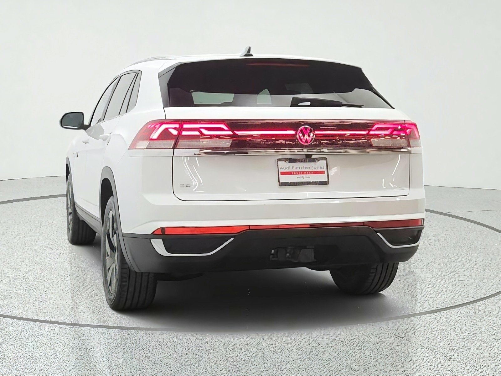 Used 2024 Pure White Volkswagen 2.0T SE w/Technology FWD image 6