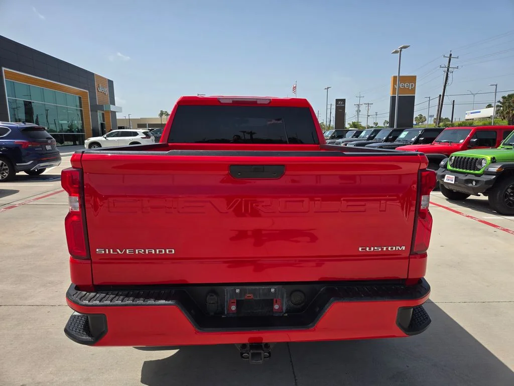 Used 2019 Red Chevrolet Custom image 4