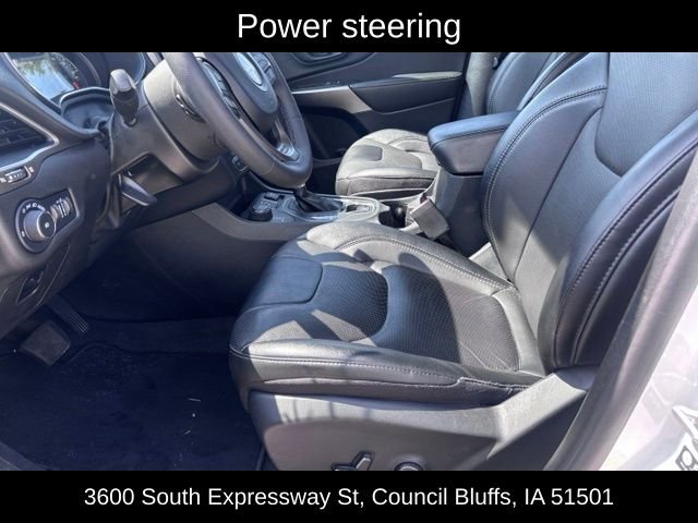 Used 2022 White Jeep Latitude Lux image 16