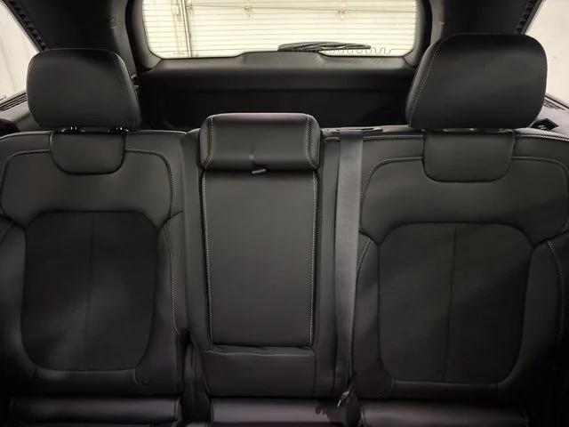 New 2026 Silver Zynith Exterior Paint Jeep Altitude image 30