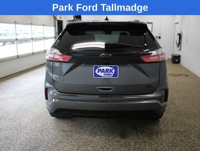 Used 2022 Gray Metallic Ford SE image 4