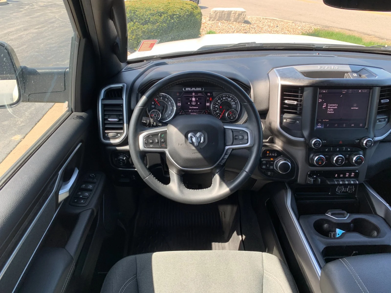 Used 2022 White Ram Big Horn/Lone Star image 17