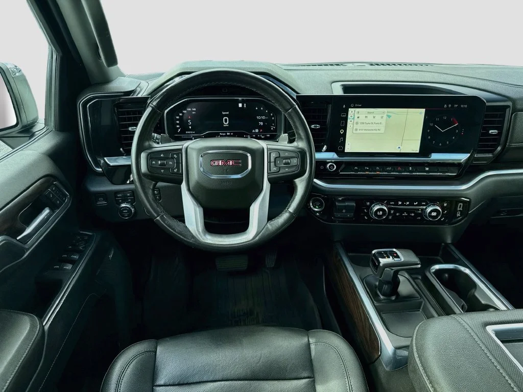 Used 2022 White GMC SLT image 25