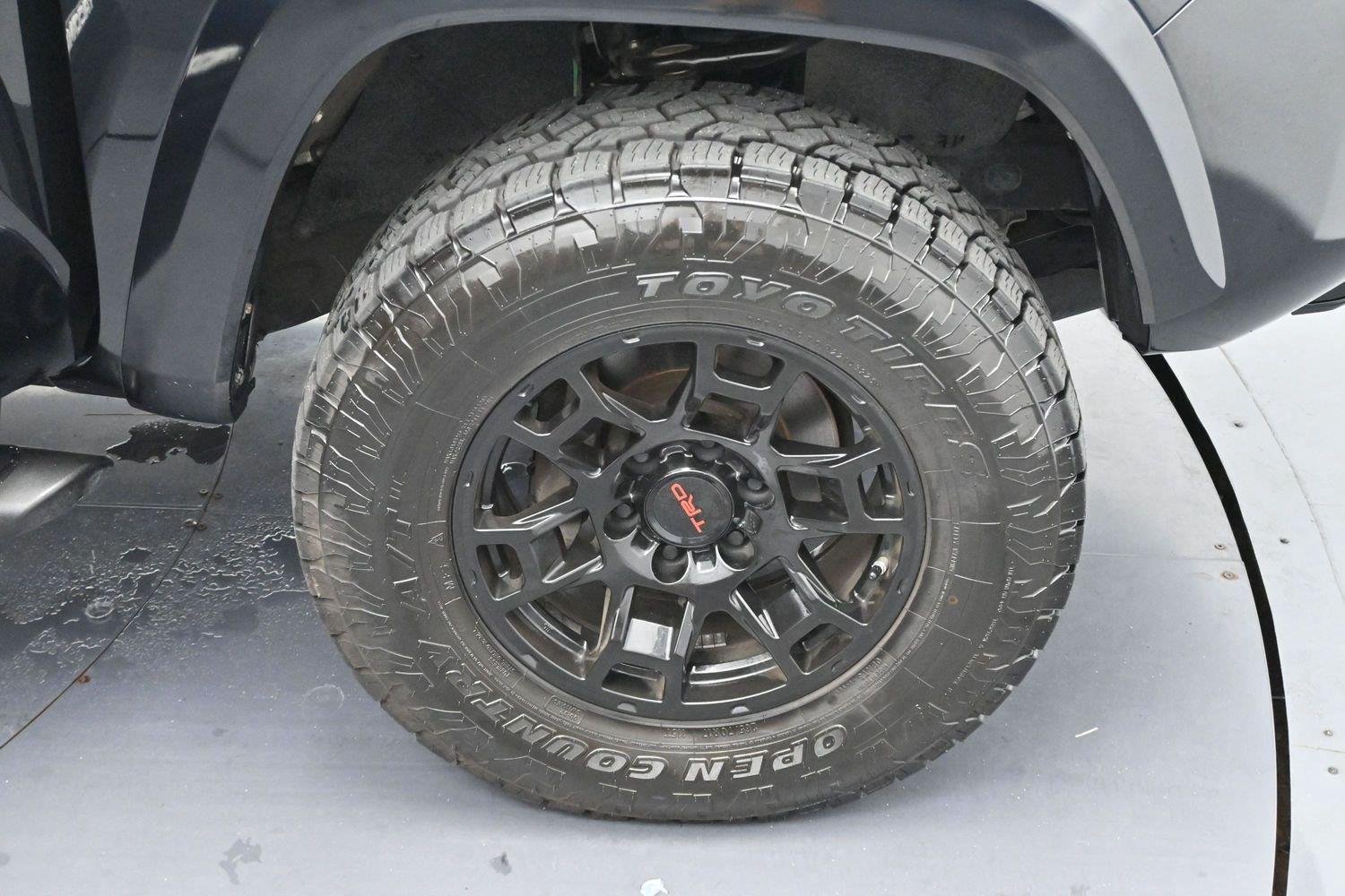 Used 2019 Midnight Black Metallic Toyota SR5 image 29