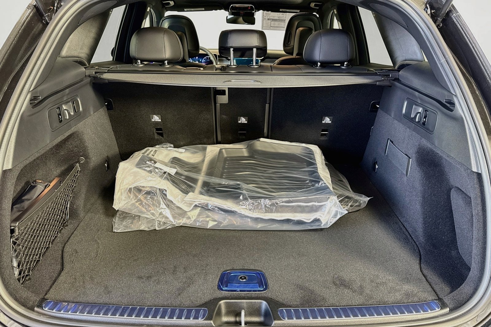 New 2027 Graphite Grey Metallic Mercedes-Benz GLC 300 image 24