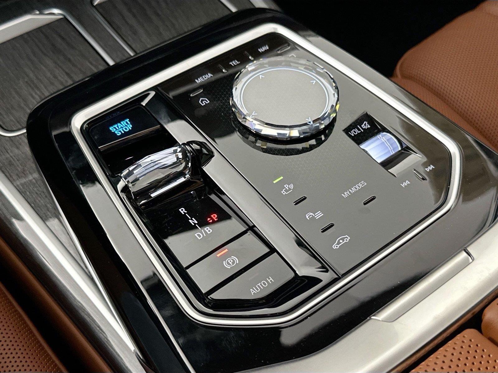 Certified Used 2025 Black Sapphire Metallic BMW M70 image 8