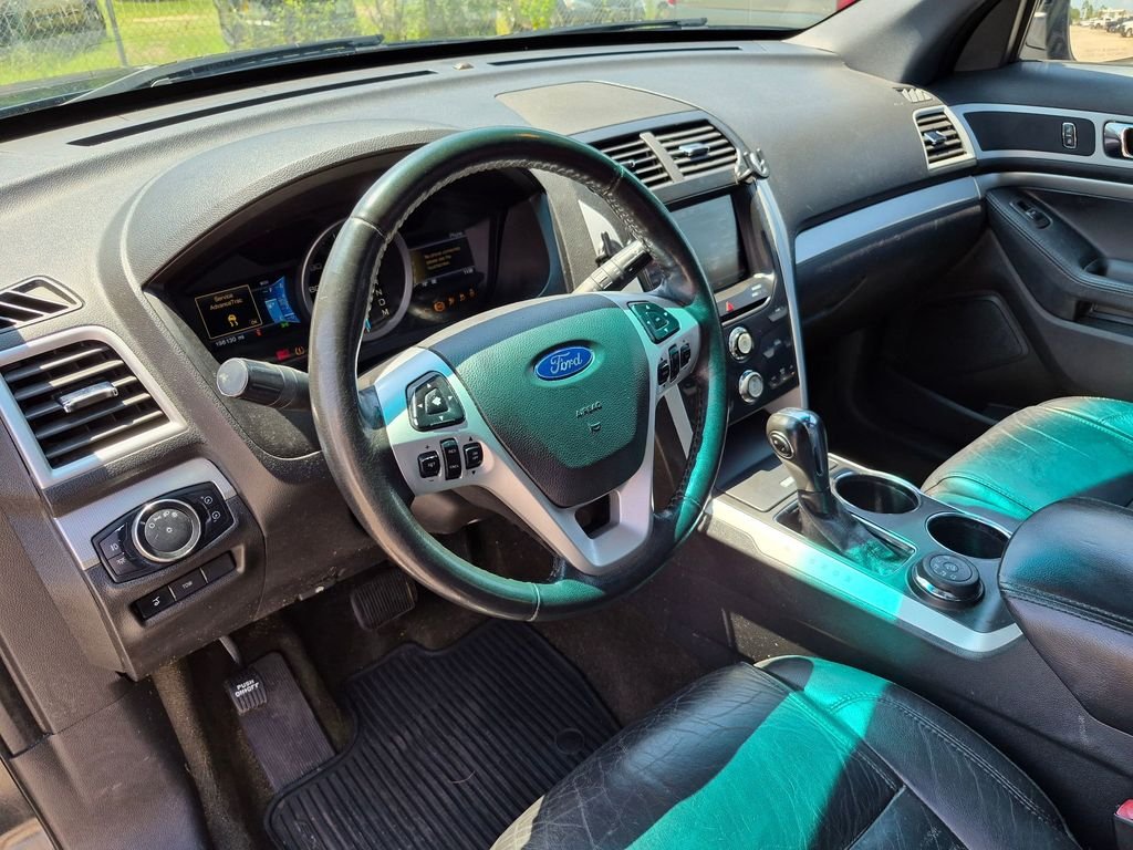 Used 2013 Black Ford XLT image 32