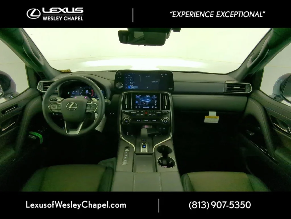 Used 2025 White Lexus 700H image 11