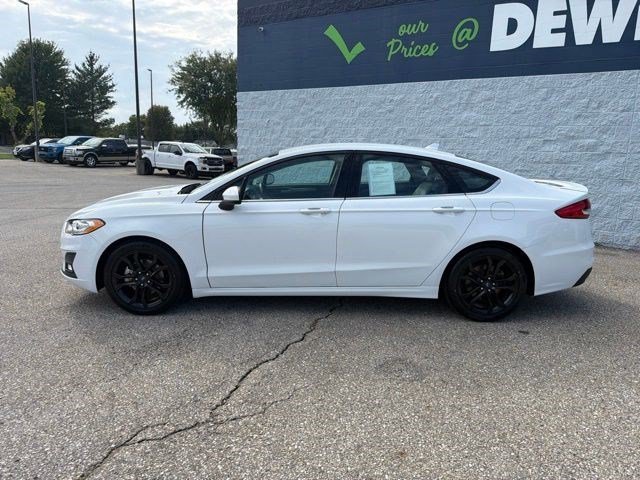 Used 2019 Oxford White Ford SE image 2