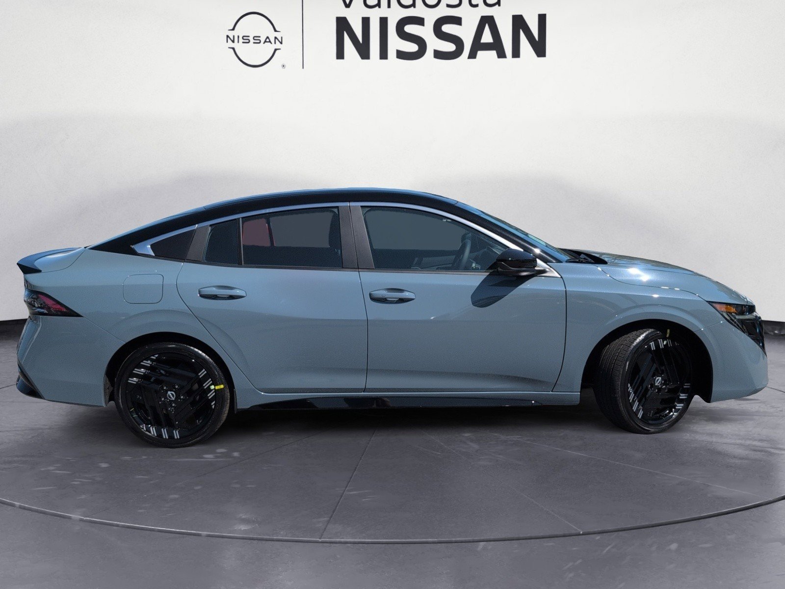 New 2026 Atlantic Gray Metallic / Super Black Two-tone Nissan SR image 3