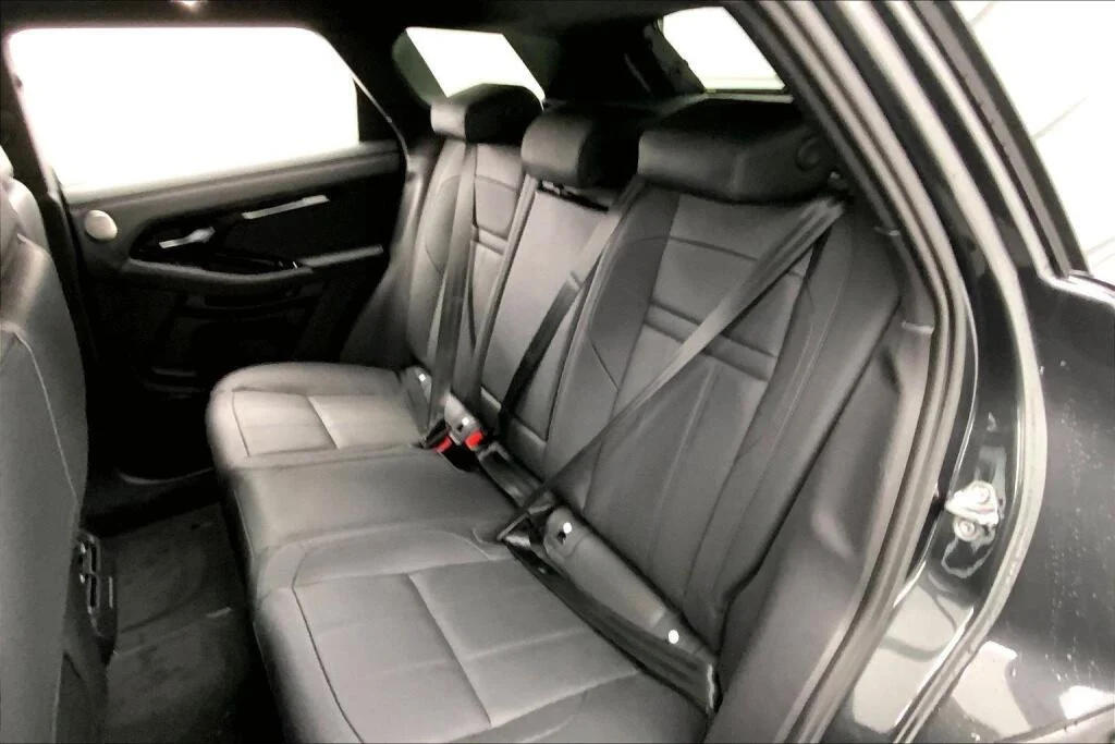 Used 2026 CARPATHIAN GREY Land Rover Dynamic SE image 7