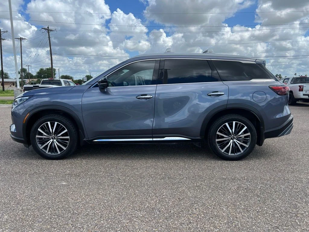Used 2023 Blue INFINITI Sensory image 4