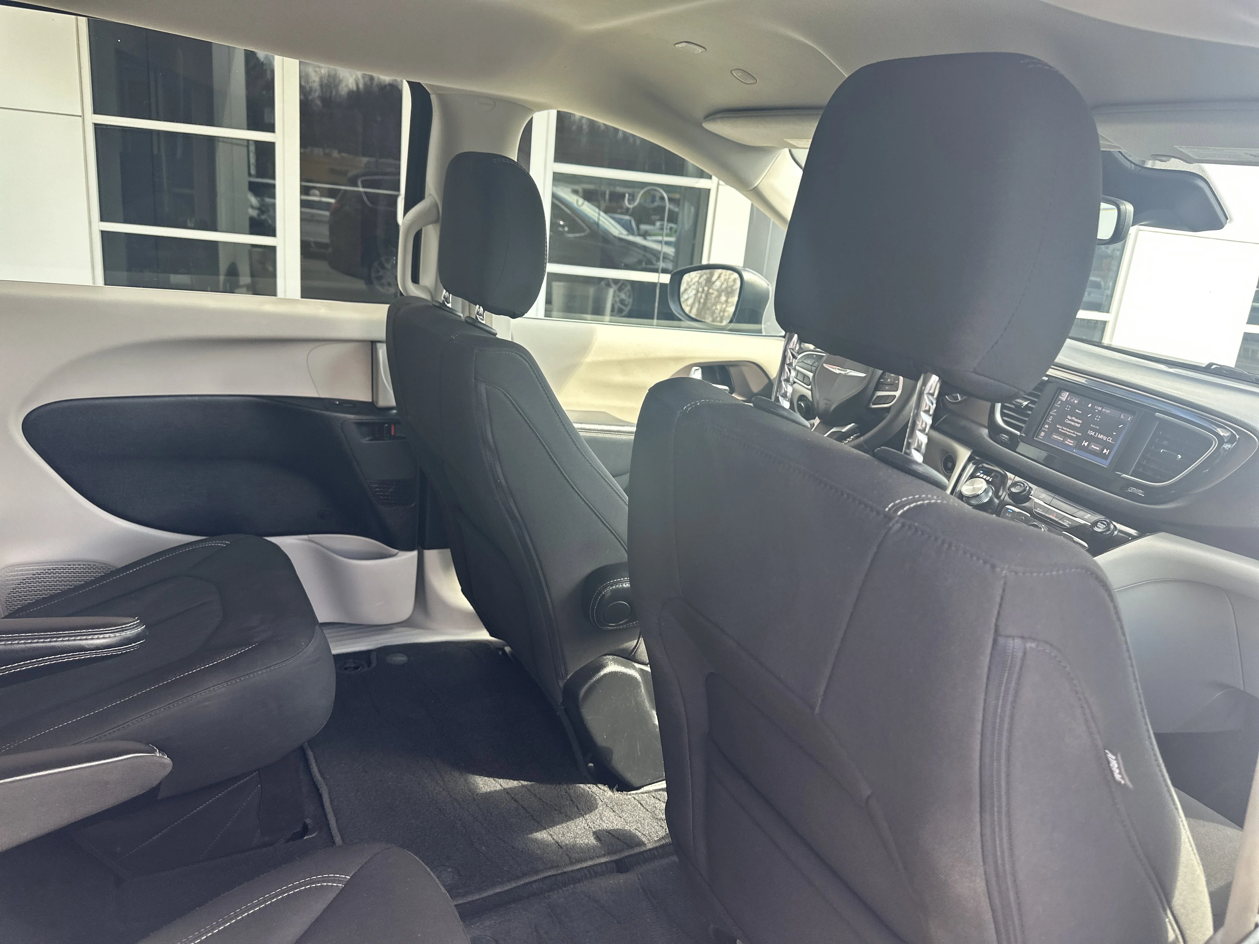 2023 Chrysler Voyager LX - Photo 27