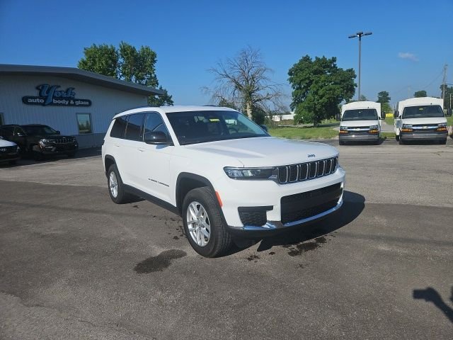 Used 2024 White Jeep Laredo image 4