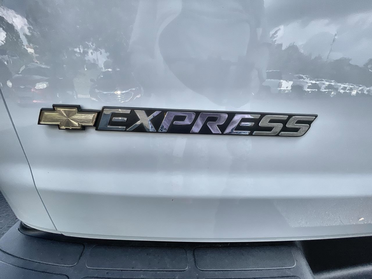 2022 Chevrolet Express Passenger LS - Photo 20
