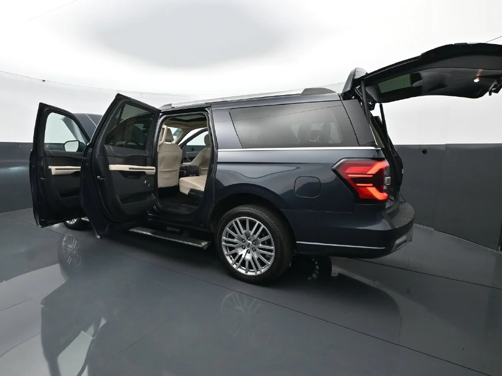 Used 2024  Ford Platinum image 34