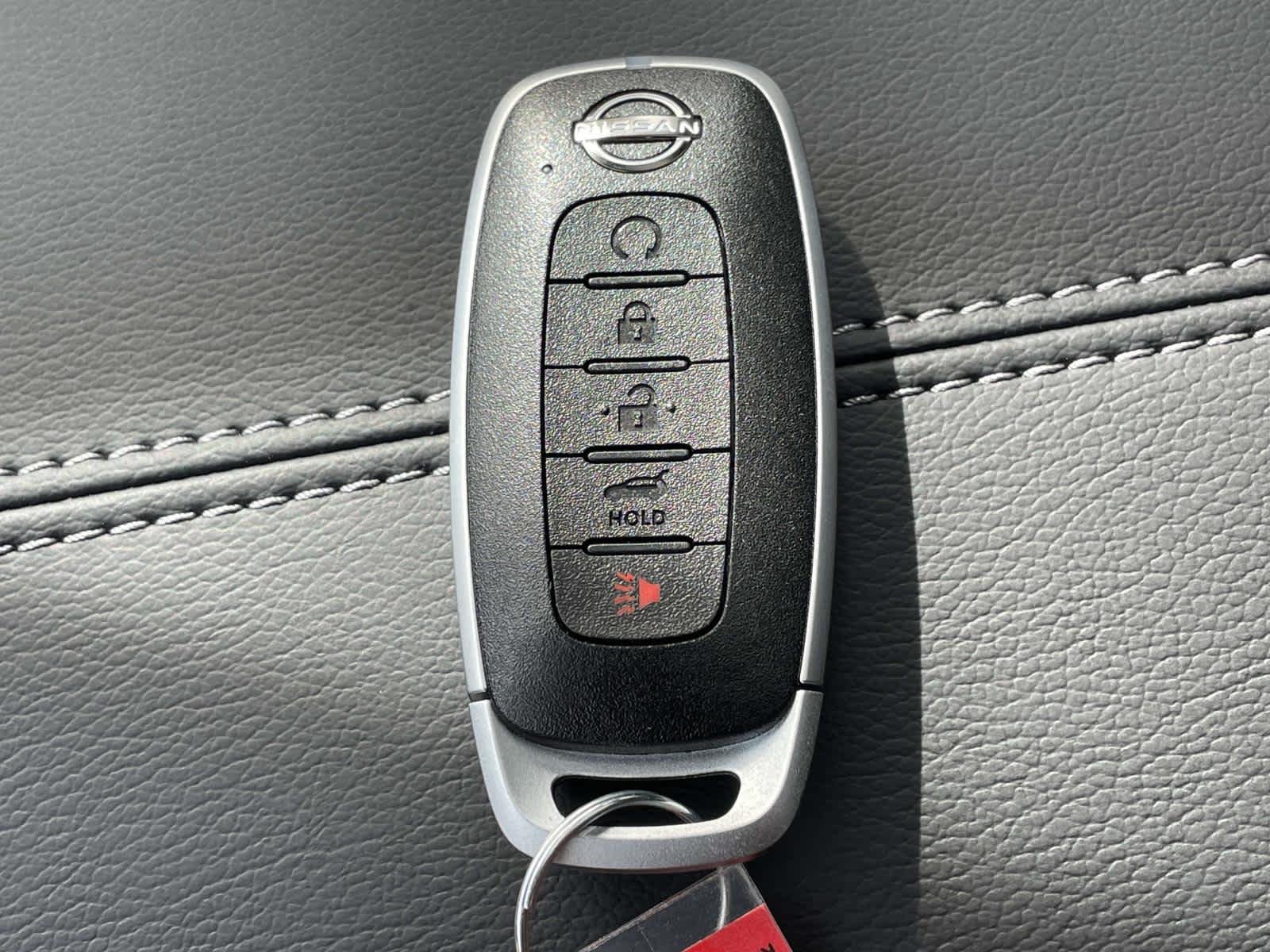 New 2027 Everest White Pearl Tricoat Nissan Platinum image 4