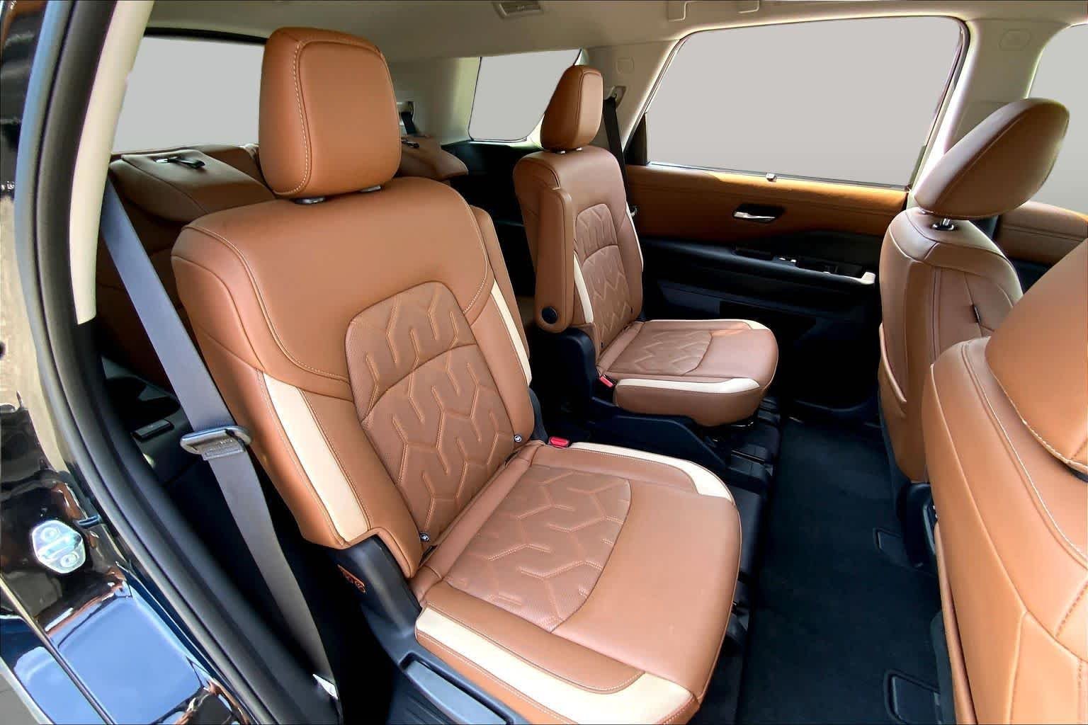 Used 2026 Super Black Nissan Platinum image 19