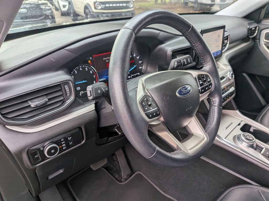 Used 2023 Black Metallic Ford XLT image 37