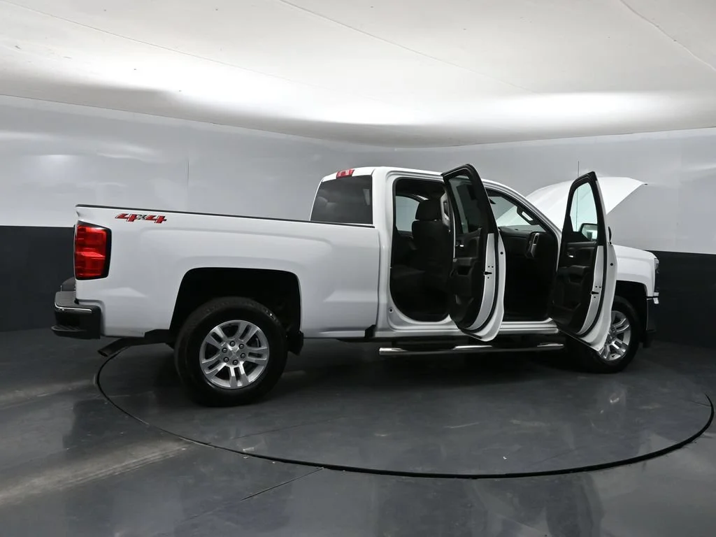 Used 2019 Summit White Chevrolet LT image 38