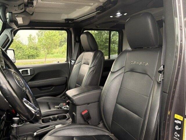 Used 2021 Granite Crystal Metallic Clearcoat Jeep Unlimited Sahara image 5
