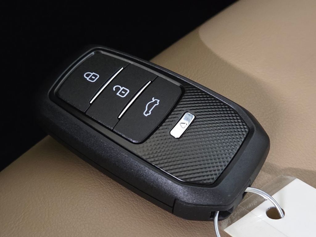 Used 2025 Beige Toyota XLE Premium image 37