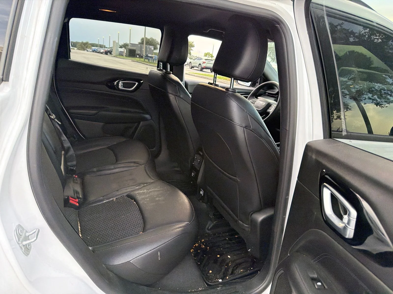 Certified Used 2025 White Jeep Latitude image 10