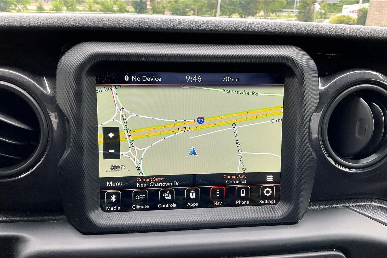 Used 2022 Gray Jeep Sport Altitude image 14