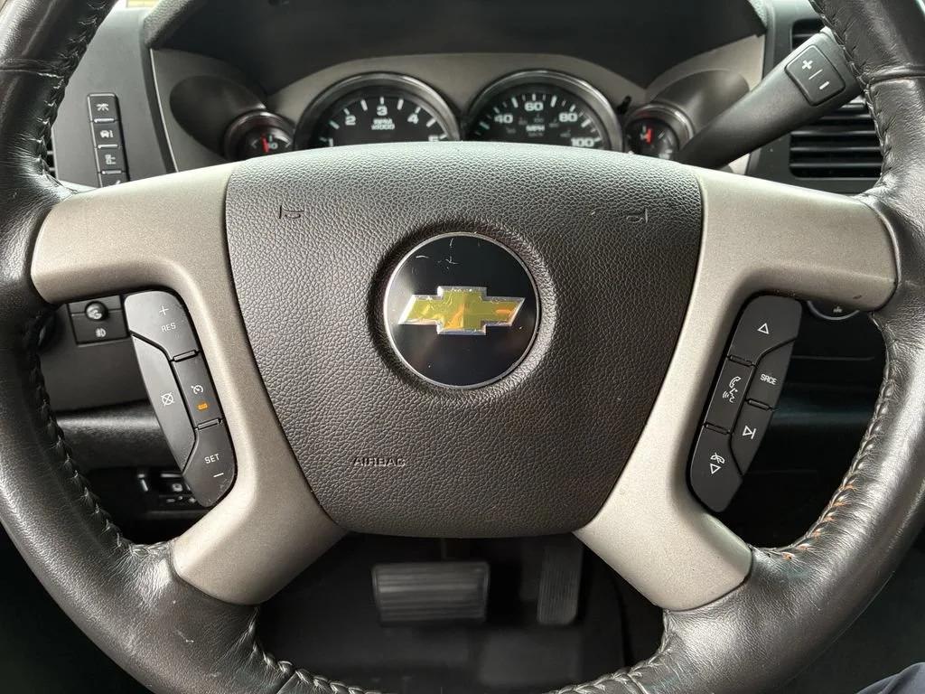 Used 2011 STEEL GREEN METALLIC Chevrolet LT image 30