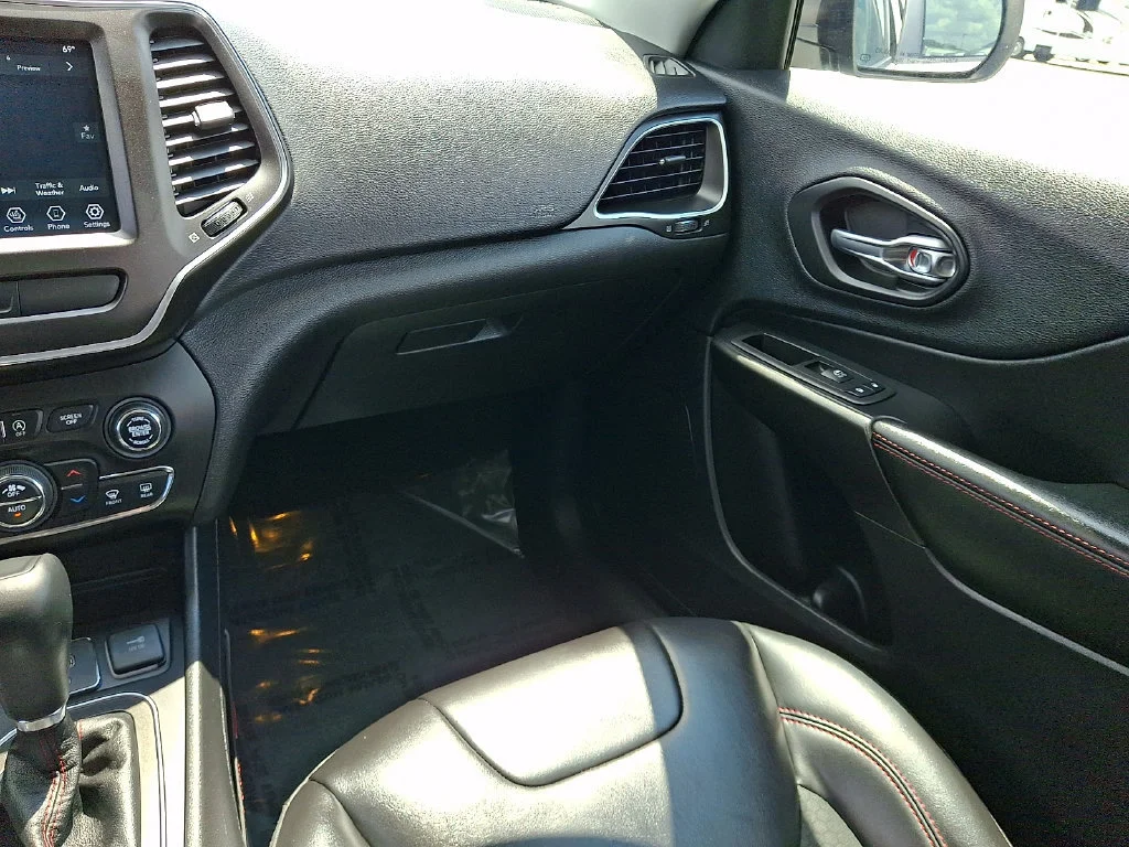 Used 2020 Bright White Clearcoat Jeep Trailhawk image 17