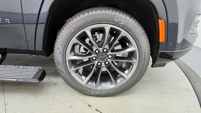 2025 Jeep Grand Wagoneer Series III - Photo 9