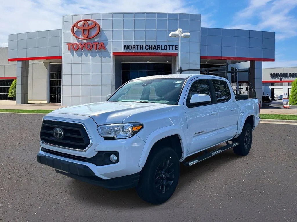 Used 2020 White Toyota SR5 image 3
