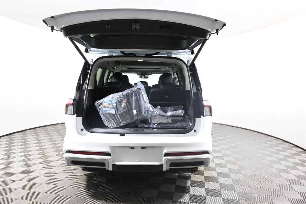 New 2027 White INFINITI LUXE image 40