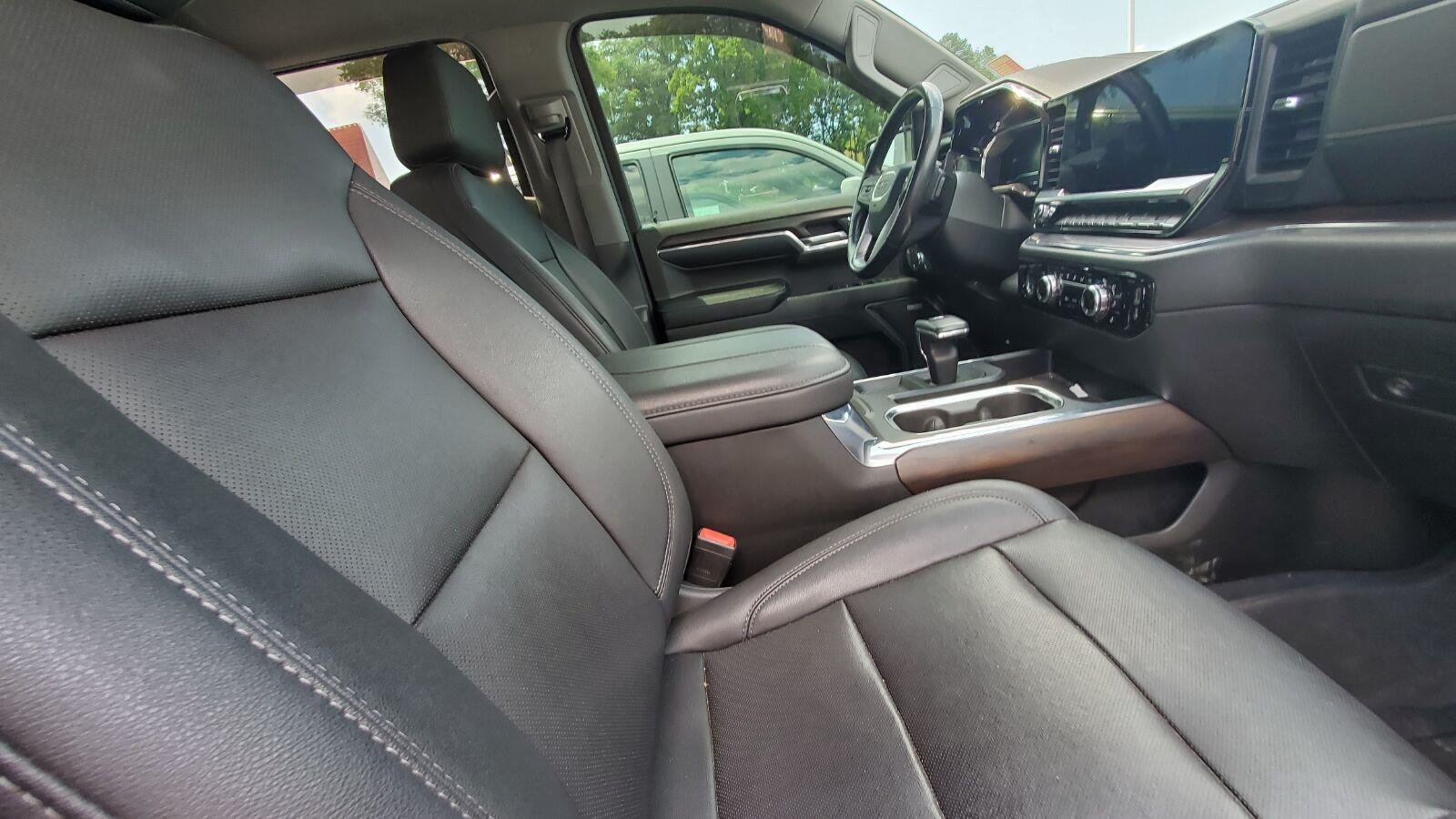 Used 2023 White Frost Tricoat GMC SLT image 4