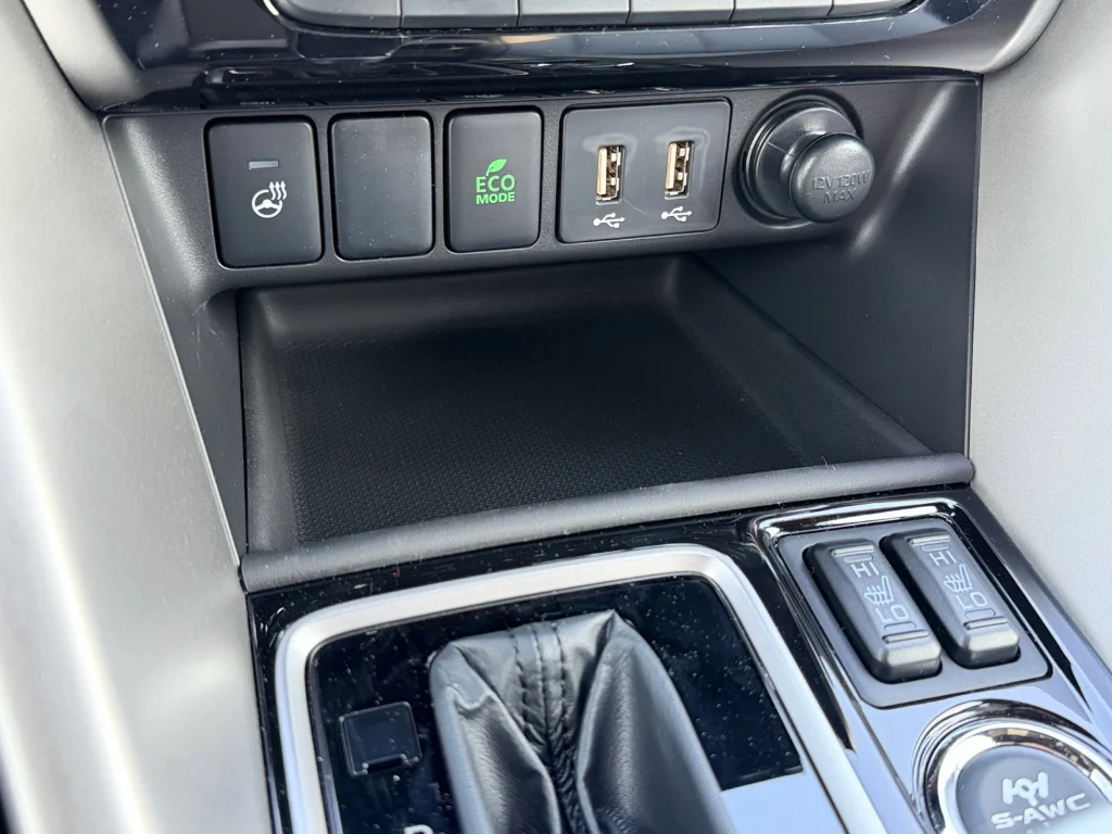 New 2026 Mercury Gray Metallic Mitsubishi SEL image 24