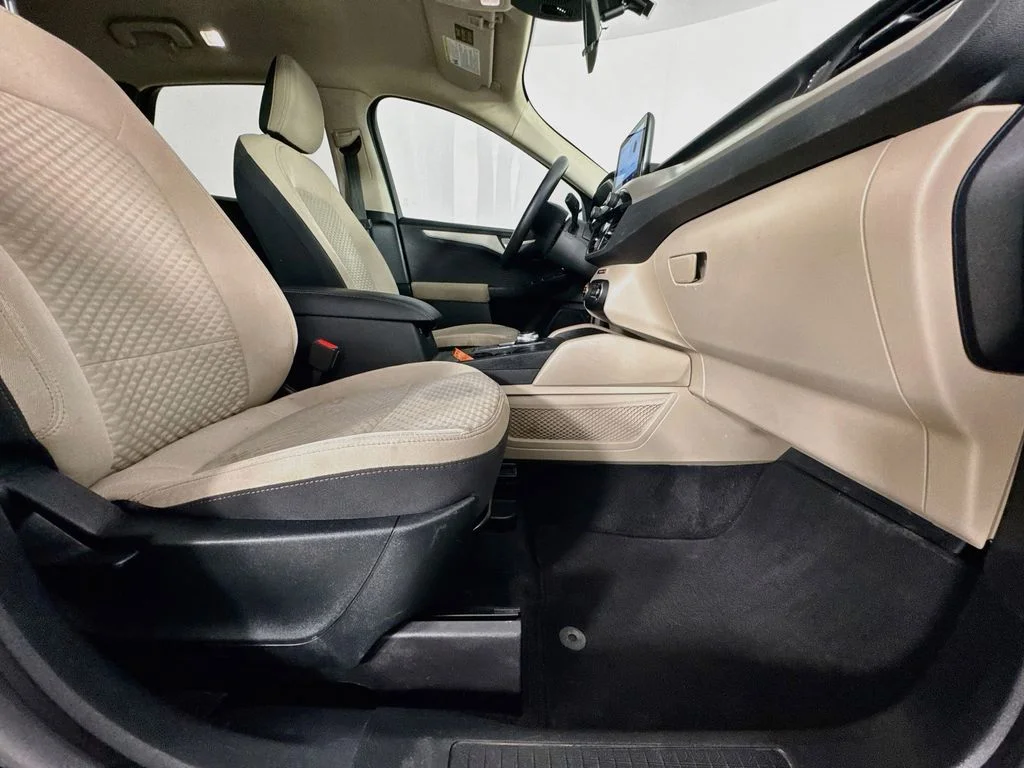 Used 2020 Black Ford SE image 34
