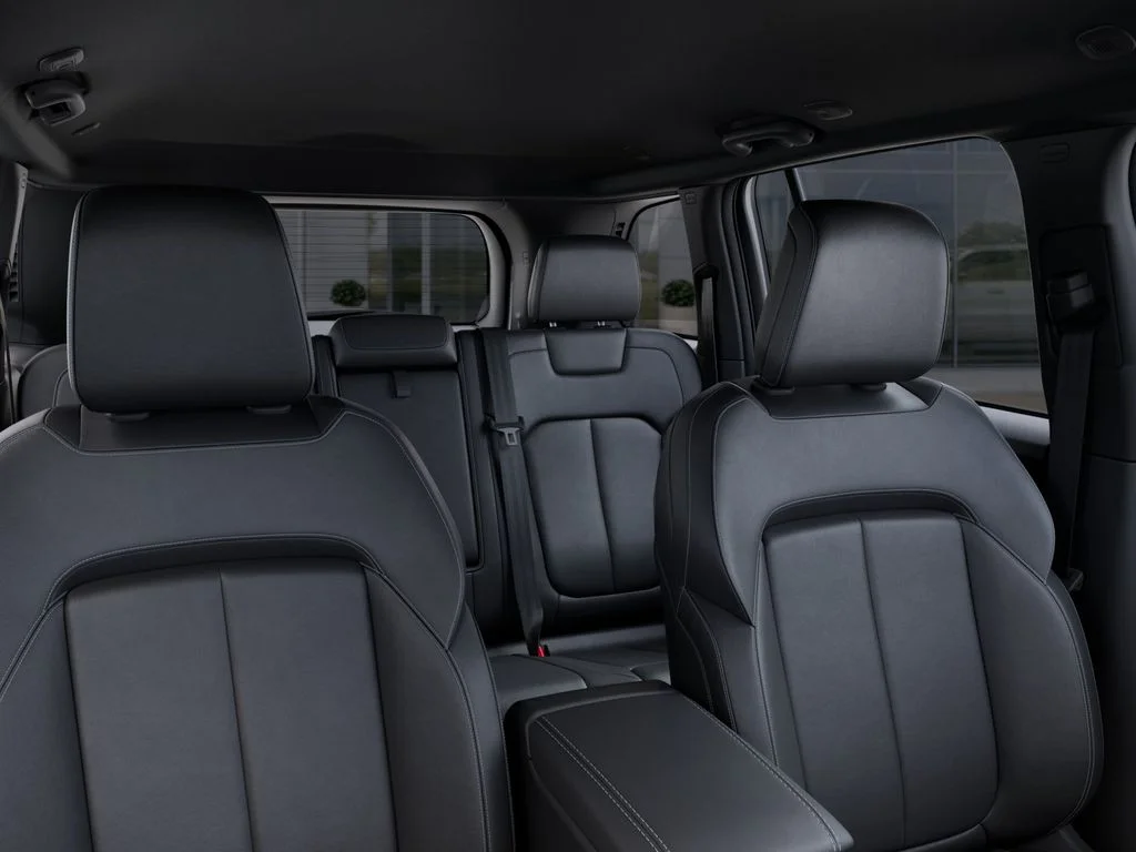 New 2025 Bright White Clear-Coat Exterior Paint Jeep Limited image 27