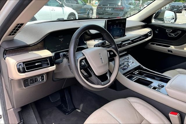 Used 2023 White Lincoln Reserve image 13