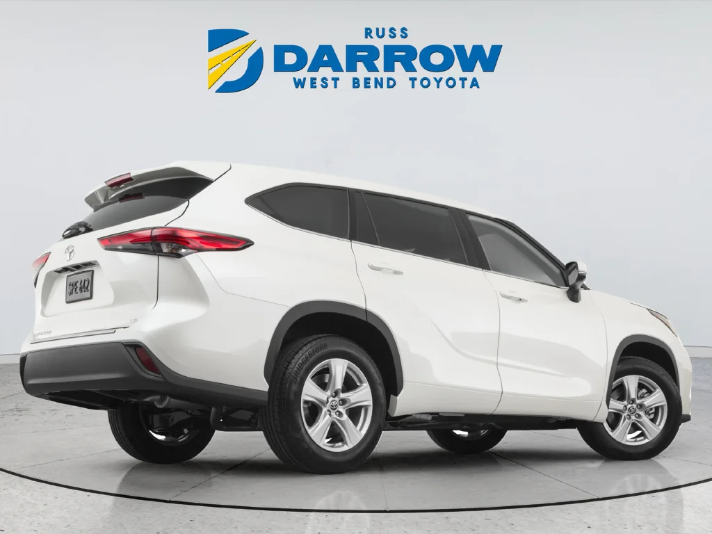 Used 2020 White Toyota XLE image 9