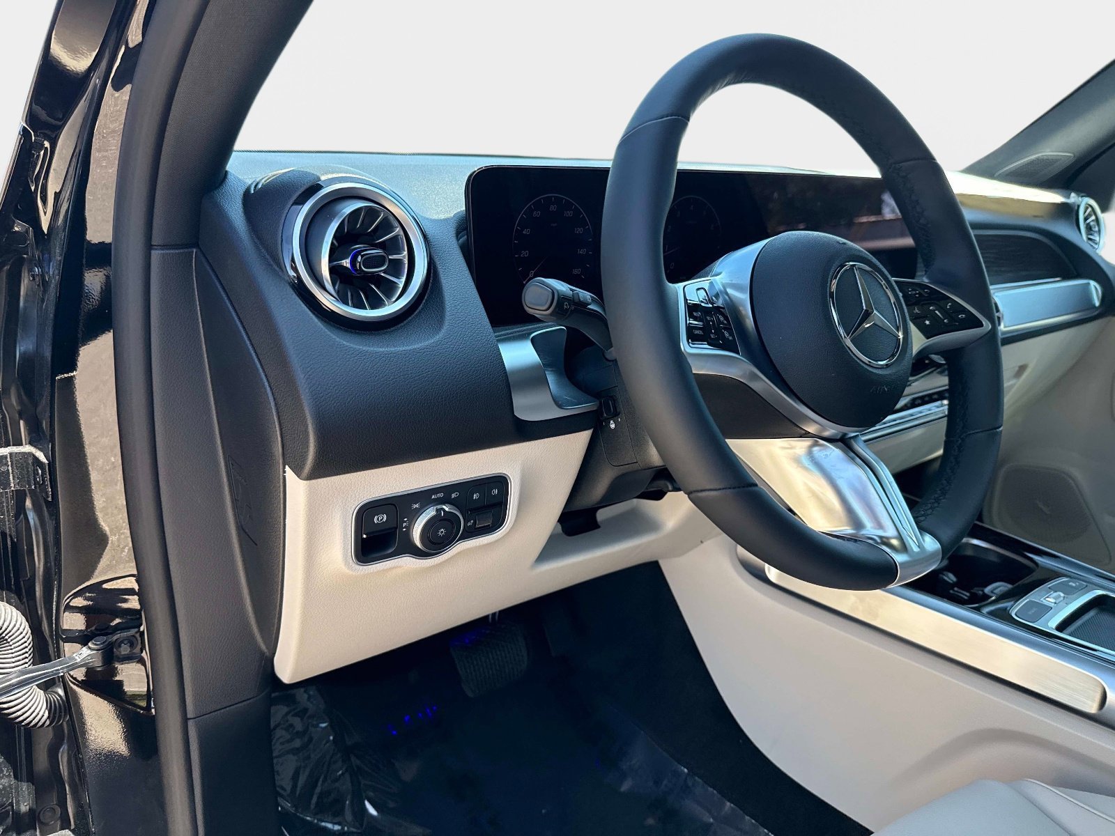 New 2026 Black Mercedes-Benz 250 4MATIC® SUV image 19