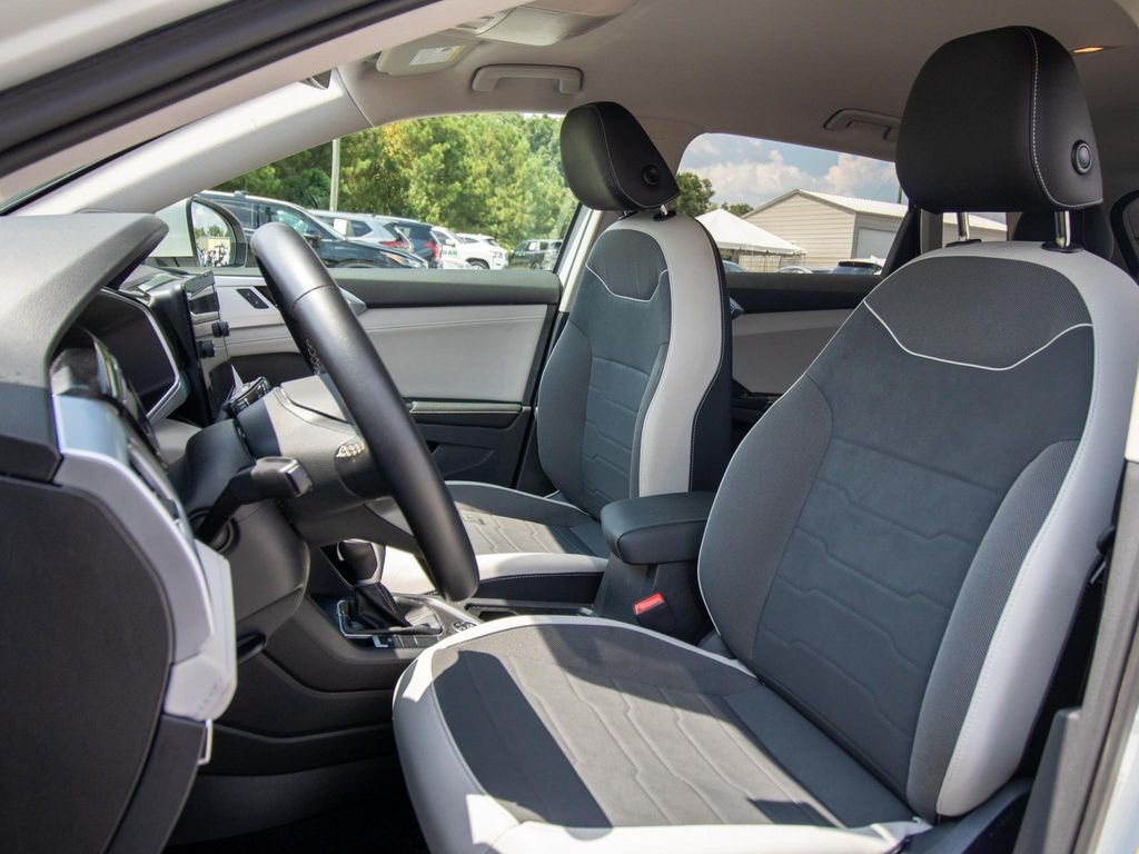 2025 Volkswagen Taos SE - Photo 8