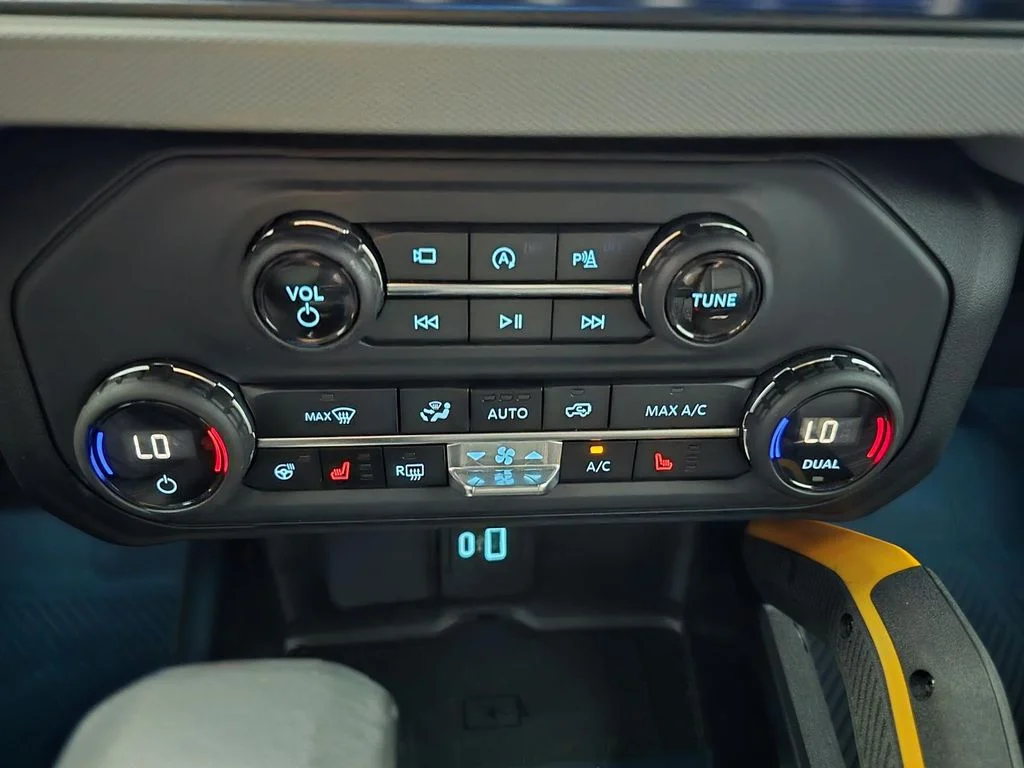 Used 2023 Blue Ford Badlands image 17