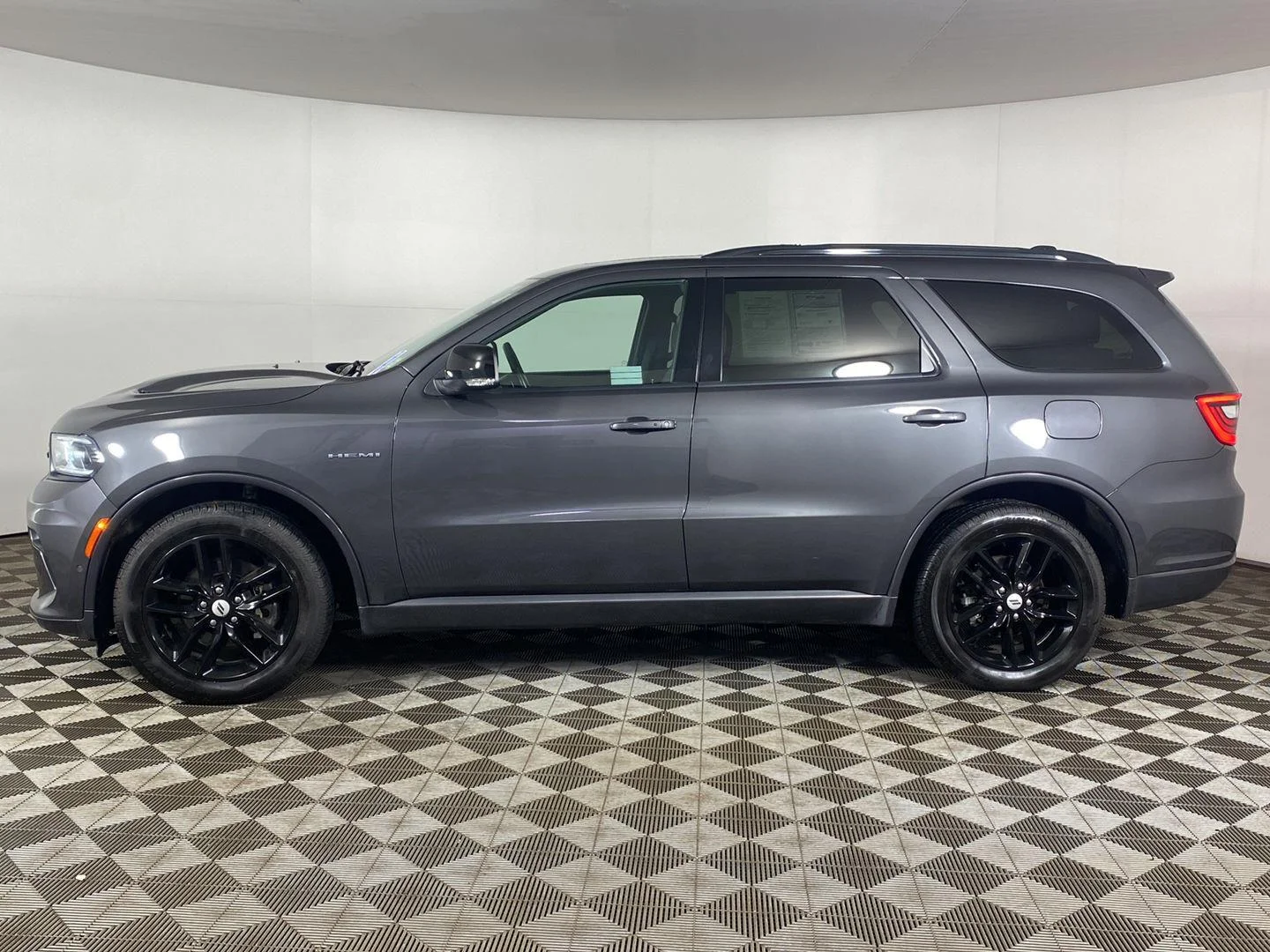 Used 2025 Vapour Grey Dodge R/T image 6