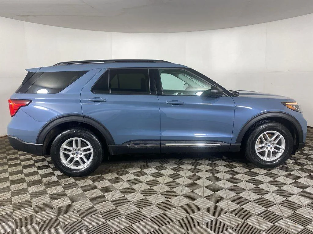 Used 2025 Vapor Blue Ford Active image 22