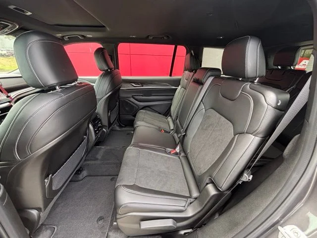 New 2026 Baltic Gray Metallic Clear-Coat Exterior Paint Jeep Altitude image 13