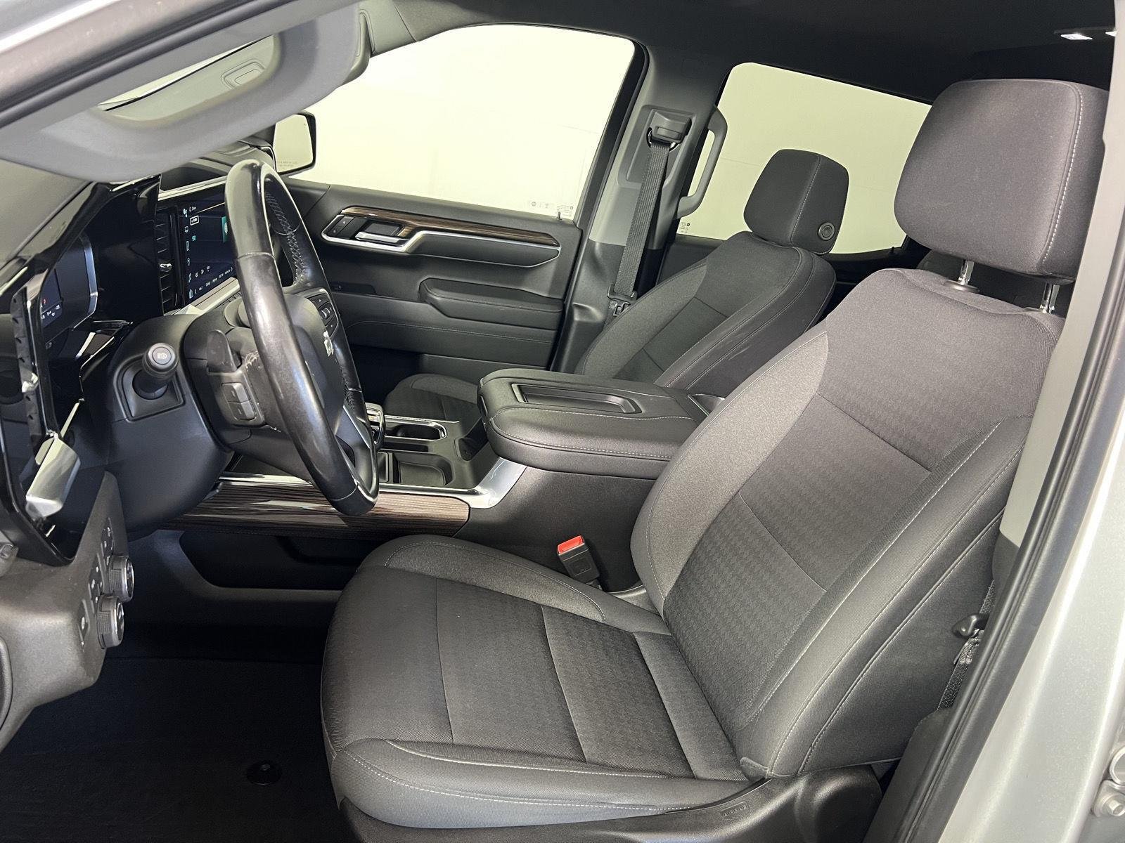 Used 2022 Silver Ice Metallic Chevrolet RST image 7